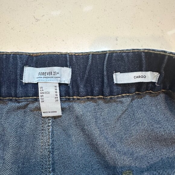 Forever 21 Plus Relaxed Fit Straight Leg Denim Cargo Pants Size 16 - Picture 3 of 14